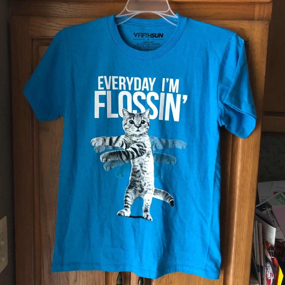 NWOT blue flossin’ cat boys’ tee